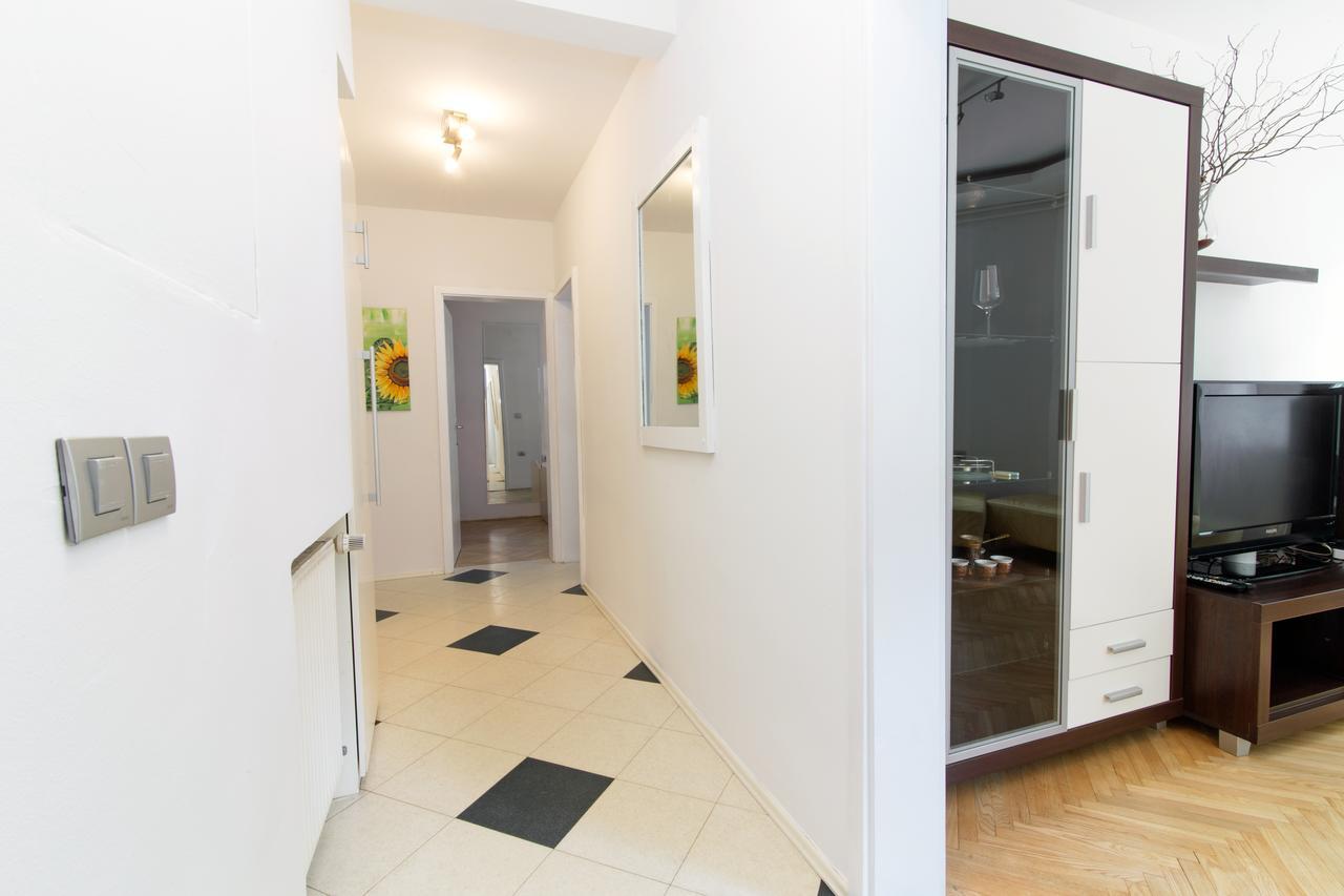 Apartments Vega Любляна Стая снимка